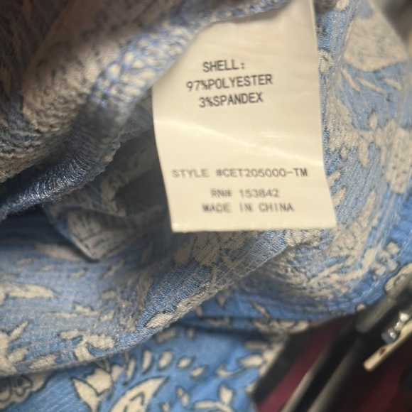 MELLODAY Blue and Cream Paisley Top - Picture 12 of 12